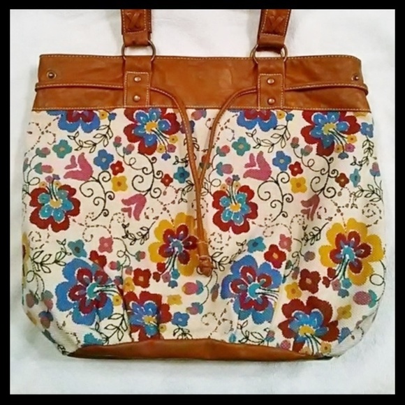 Lulu NYC Handbags - Lulu NYC Floral Tote.